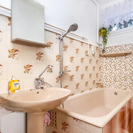 Adri Apartment Balatonkeresztur